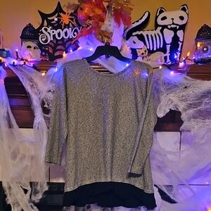 EUC Kate & Mallory Gray and Black Textured 3/4 Sleeve Blouse W/ Bow Detail